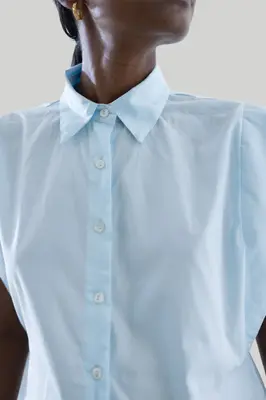 The Perfect Summer Button Down in Blue | Color: Summer Blue | size: L