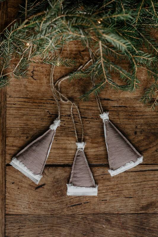Christmas tree decorations (set of 3) | Color: Rosy Brown