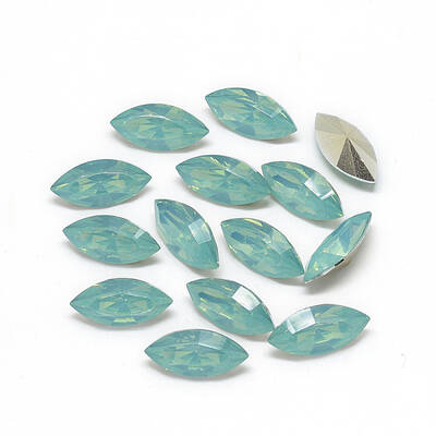 Pointed Back Resin Rhinestone Cabochons