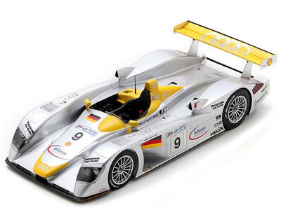 Audi R8 9 Laurent Aiello - Allan McNish - Stephane Ortelli \
