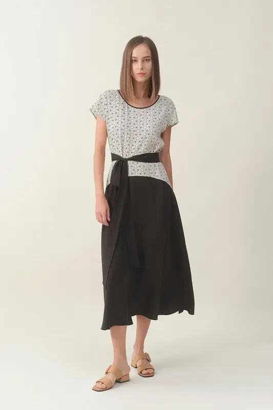 Cap-sleeve Maxi Dress - Black Print | Size: L