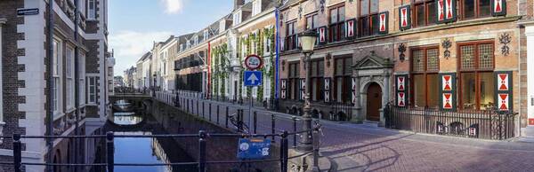 Castles, canals and good folk in Utrecht