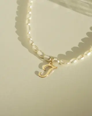 Quincy Initial Necklace | Metal Color: Gold | Style: T