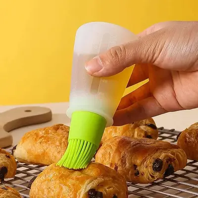 1 Count Silicone Oil Bottle Brush, Portable Sauce & Oil Dispenser with Scale for Kitchen Camping Barbecue