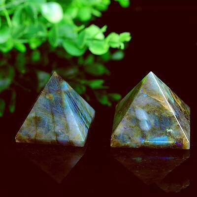 Natural Labradorite Pyramid Figurines