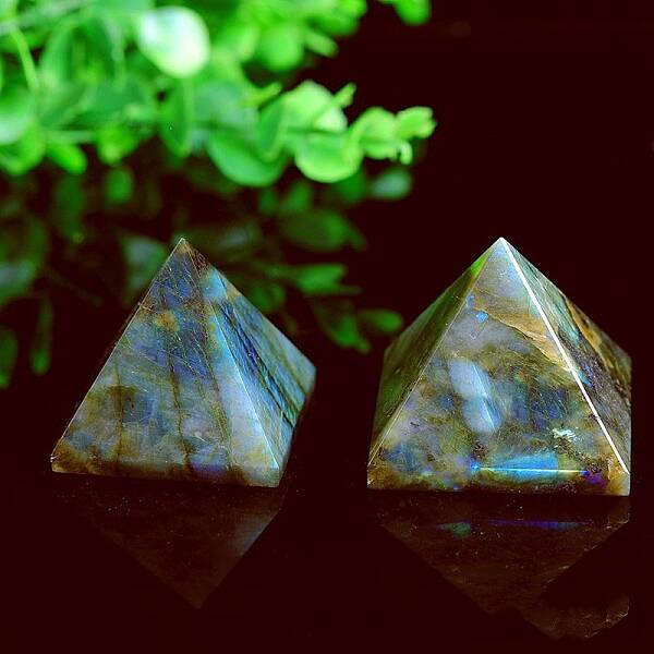 Natural Labradorite Pyramid Figurines
