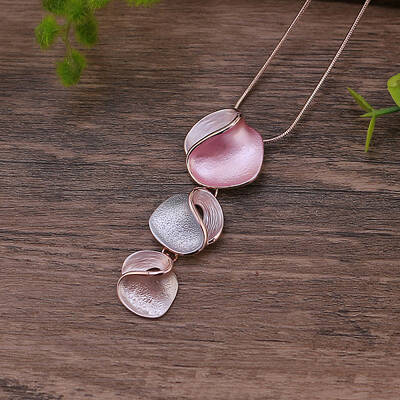 3 Irregular Heart Petal Zinc Alloy Enamel Pendant Necklaces for Women