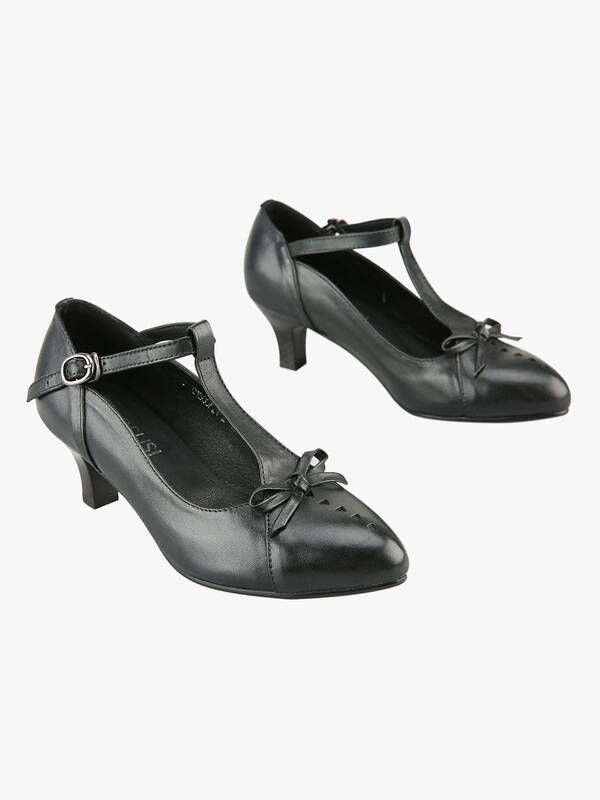 Women‘s Pointed-toe Leather Shoes