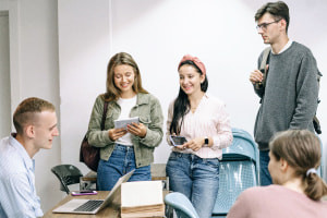 Communicating in Portuguese about Education  Career  and Emergencies