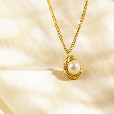 Stylish Stainless Steel Faux Pearl Pendant Necklace for Women's Daily Wear