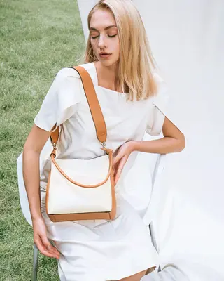 ?? Mini Two-Tone Tote Corn Leather | Color: Oat x Caramel