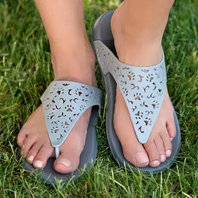 Cut-Out Paw Print Flip Flops - Purple - 9