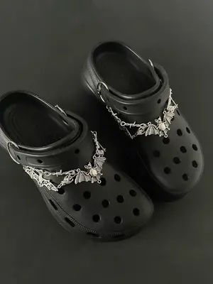 Unisex Punk Bat Design Shoes Charm, Boys/Girls Birthday Gift, 2024 Vintage Shoes Chain for Vented Clogs, Gothic Shoes Decor A...