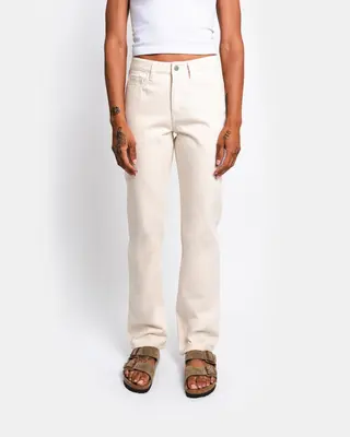 Classic straight fit jeans in natural | Thread color: Black | Waist rise: Low | Hem length: Cropped