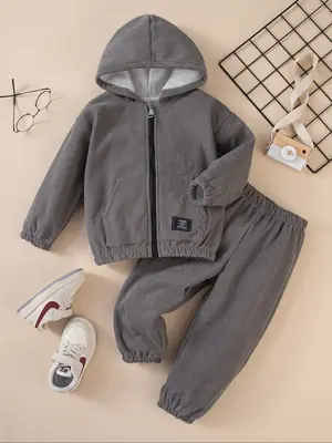 2-piece boys' fashion fleece set Casual hooded long-sleeved top and trousers Solid color zip-up cardigan with pockets and cuf...