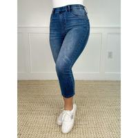 Judy Blue Elle High Rise Moisture Control Pull On Medium Wash Denim Capris