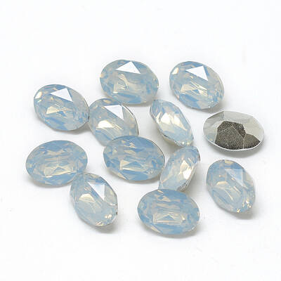 Pointed Back Resin Rhinestone Cabochons