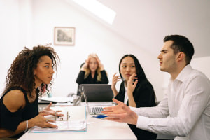 Conflicts of Interest in Business: Ethics and Crisis Management
