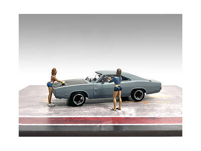 Car Wash Girls Set 2 Jessica and Jennifer 2 Piece Figure Set for 1/43 Scale Models by American Diorama