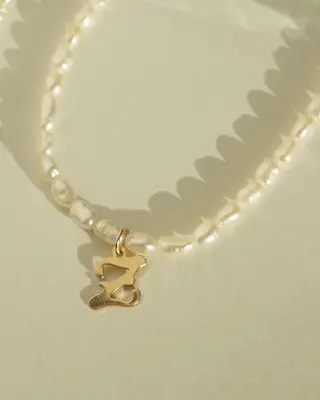 Quincy Initial Necklace | Metal Color: Gold | Style: Z