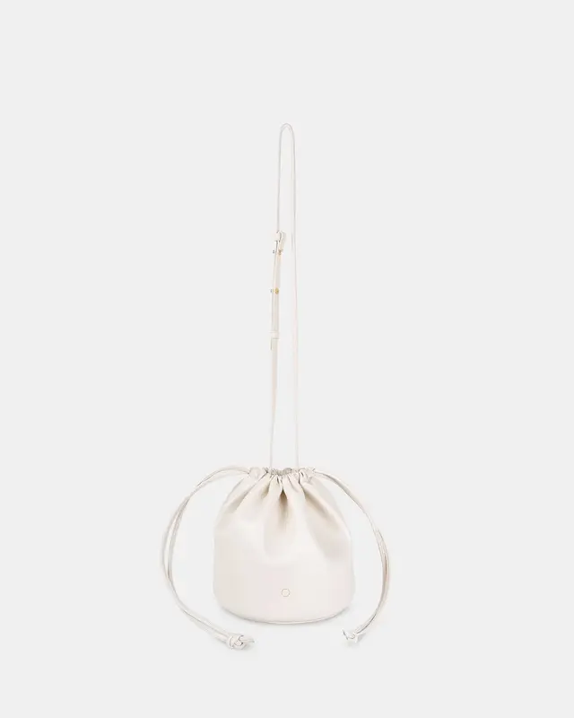 ?? BO Drawstring Corn Leather | Color: Oat