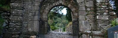La ville monastique de Glendalough: Un guide de ses Légendes et Monuments