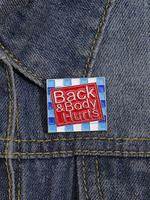 Back & Body Hurts Letter Design Brooch, Fashion Brooch for Women & Men, Enamel Pin Suitable for Backpacks, Jeans, Scarves, Ha...