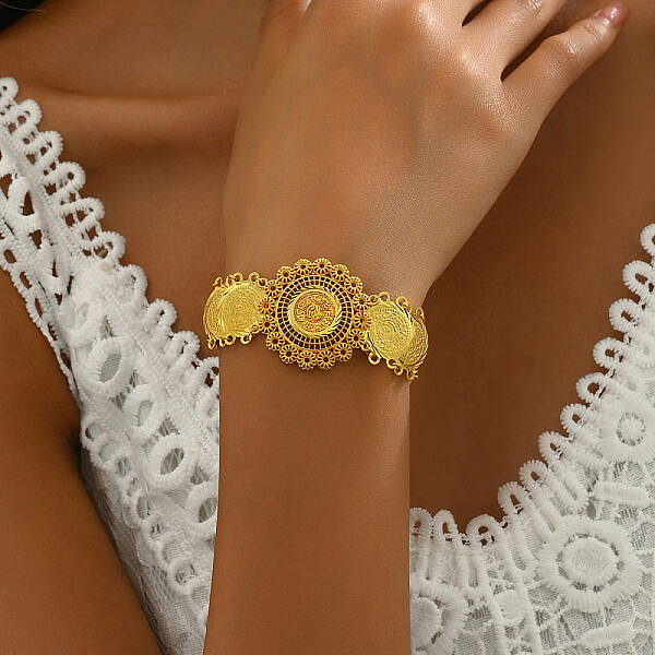 Elegant Brass Hollow Carved Gold Coin Ladies Link Chain Bracelets for Women