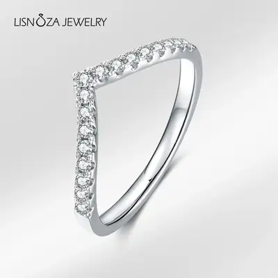 ă#21 V-set RingăSynthetic Moissanite V-set Ring Guard in 925 Silver,0.33ct