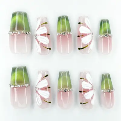 New Arrival Pressed-on Nails, dedicated to live, weekly update a variety of styles, accidentally meet your favorite.