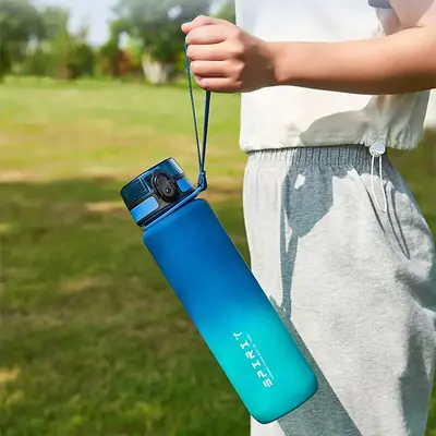 1 Piece Ombre Pattern Water Bottle, Portable Drinking Bottle with Lanyard, Large Capacity Water Bottle for Outdoor Sports & S...