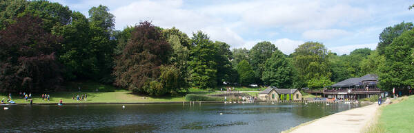 Roundabout in Roundhay Park: A Circular Walking Tour in Leeds