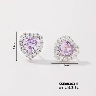 Chic Heart-shaped Stud Earrings with Delicate Diamonds