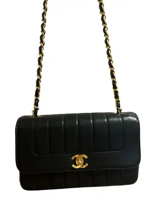Pre-owned CHANEL Lambskin Shoulder Bags CC Flap Vertical Quilt