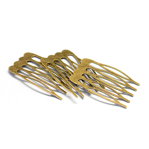 Iron Hair Comb Findings