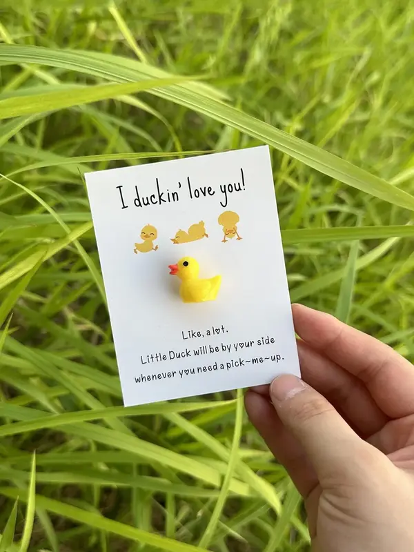 Cute Cartoon Duck Hugging Design Resin Greeting Card, Miniature Christmas Decoration, Inspirational Gift for Family Friends C...