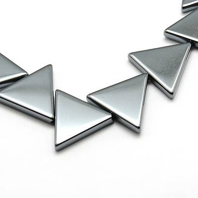 Non-magnetic Synthetic Hematite Triangle Beads Strands
