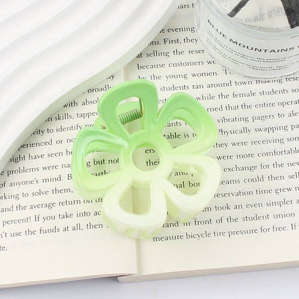 Gradient Hollow Flower Plastic Claw Hair Clips