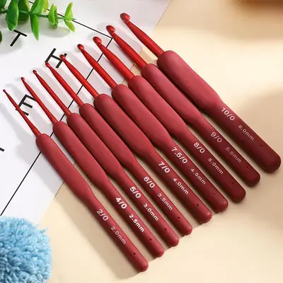Crochet Hook Set (9pcs), 2mm-6mm Crochet Hooks with Soft Rubber Grip, Handcraft Cushioned Handles Knitting Needles