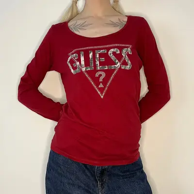 Guess Spellout Long Sleeve T-Shirt - Medium Red Cotton