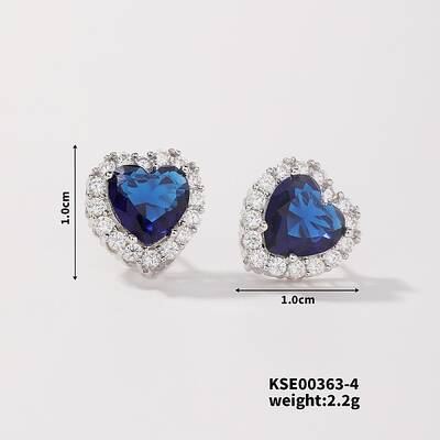 Chic Heart-shaped Stud Earrings with Delicate Diamonds