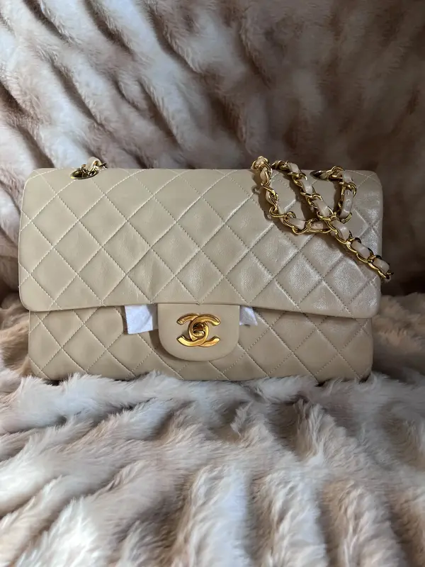 Pre-owned CHANEL Leather Shoulder Bags Chanel. 10. Pre owed Medium Double Flap Series 4