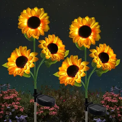 Outdoor 3 Heads Sunflower Light, Solar Powered LED Simulation Sunflower Landscape Light, Villa Garden Decorative Atmosphere L...