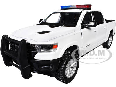 2019 RAM 1500 Laramie Crew Cab Pickup Truck White with Flashing Light Bar and Front and Rear Lights and Sounds 1/24-1/27 Diec...