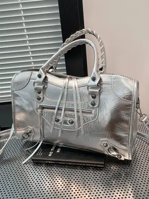 Fashionable Studded Decorated Handbag, New Fashion Large Capacity Shoulder Bag for Women, Casual Trendy Versatile High-qualit...