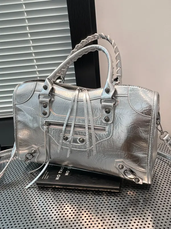 Fashionable Studded Decorated Handbag, New Fashion Large Capacity Shoulder Bag for Women, Casual Trendy Versatile High-qualit...