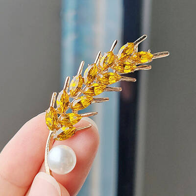 Wheat Plastic Pearl Brooch