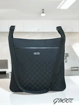 Pre-owned GUCCI Canvas Shoulder Bags GG Medium Messenger Bag with Gunmetal Hardware and Leather Trim Embellishments