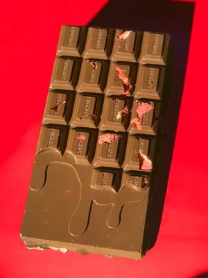 Strawberry Crush - Strawberry Shortcake Stuffed Chocolate Bar Kit With Mold Crispy