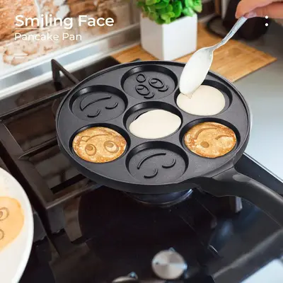 Mini Pancake Pan with Handle, 1 Piece 7-grid Smile Face Pattern Non-stick Pancake Pan, Kitchen Cookware for Breakfast Egg